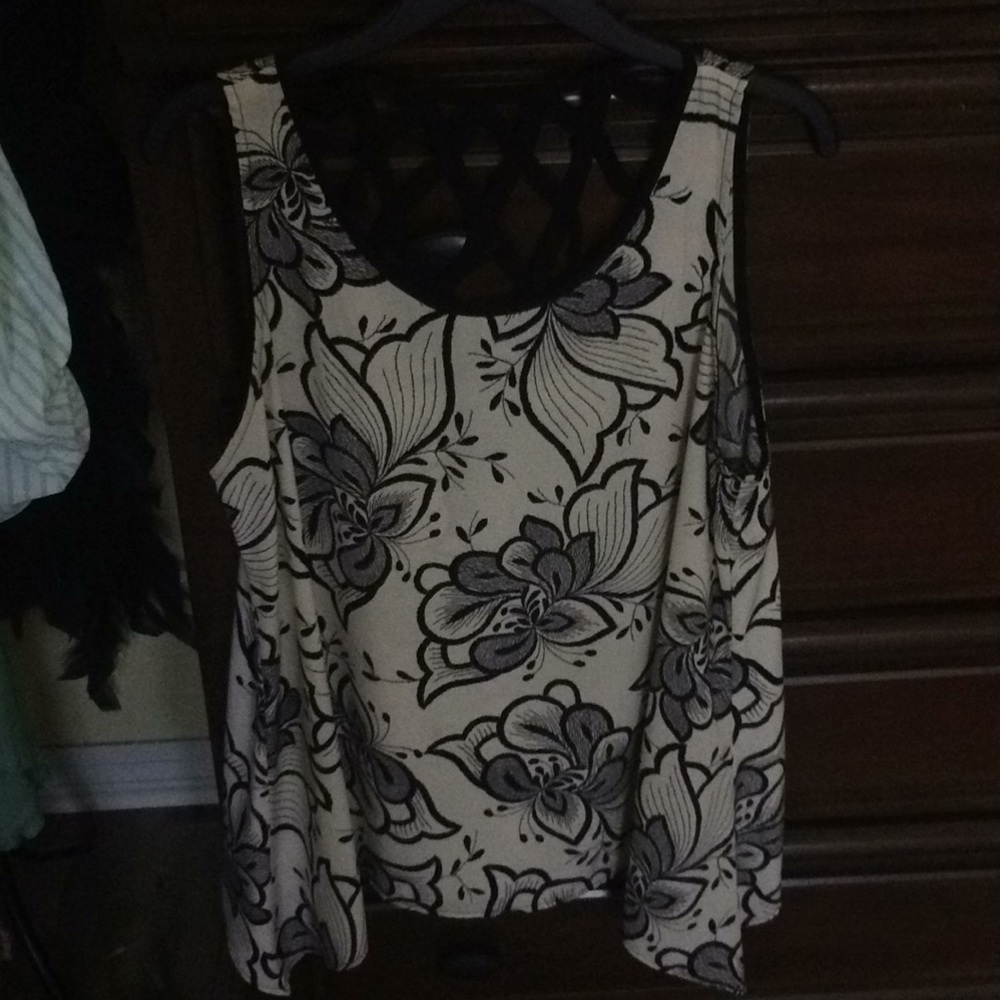 Short sleeved polyester blouse